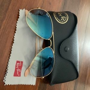 Ray Ban aviator blue gradient